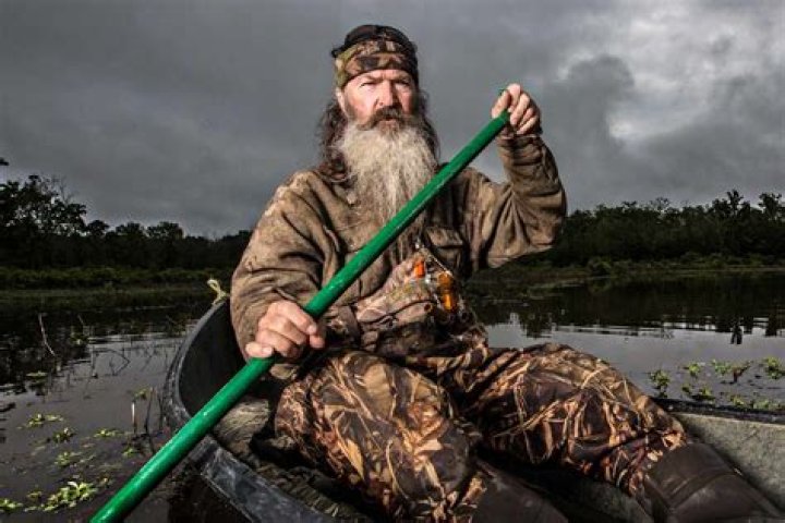How much land does Phil from Duck Dynasty own?