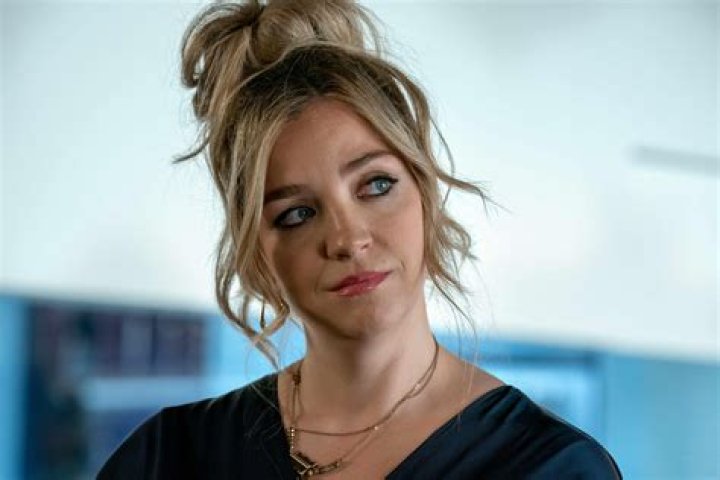 How tall is Abby Elliott? – Celebrity.fm – #1 Official Stars, Business & People Network, Wiki, Success story, Biography & Quotes