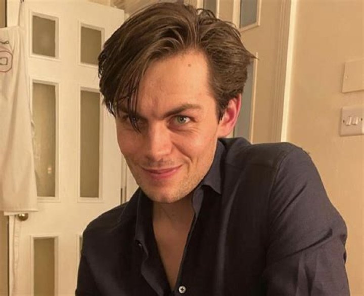 How tall is Freddy Carter