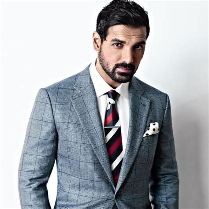 How tall is John Abraham