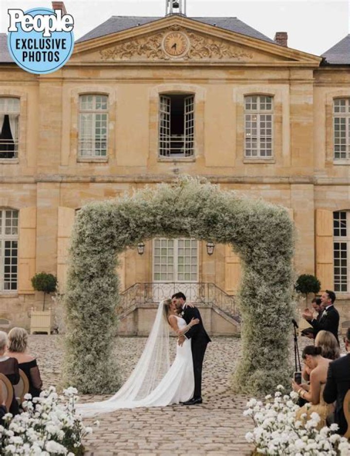 Inside ‘Bachelor in Paradise’ Couple Hannah Godwin and Dylan Barbour’s Wedding: Guest List and More