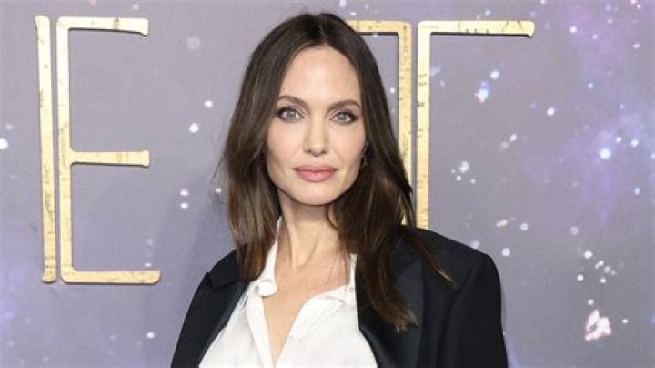 Is Angelina Jolie a pilot?