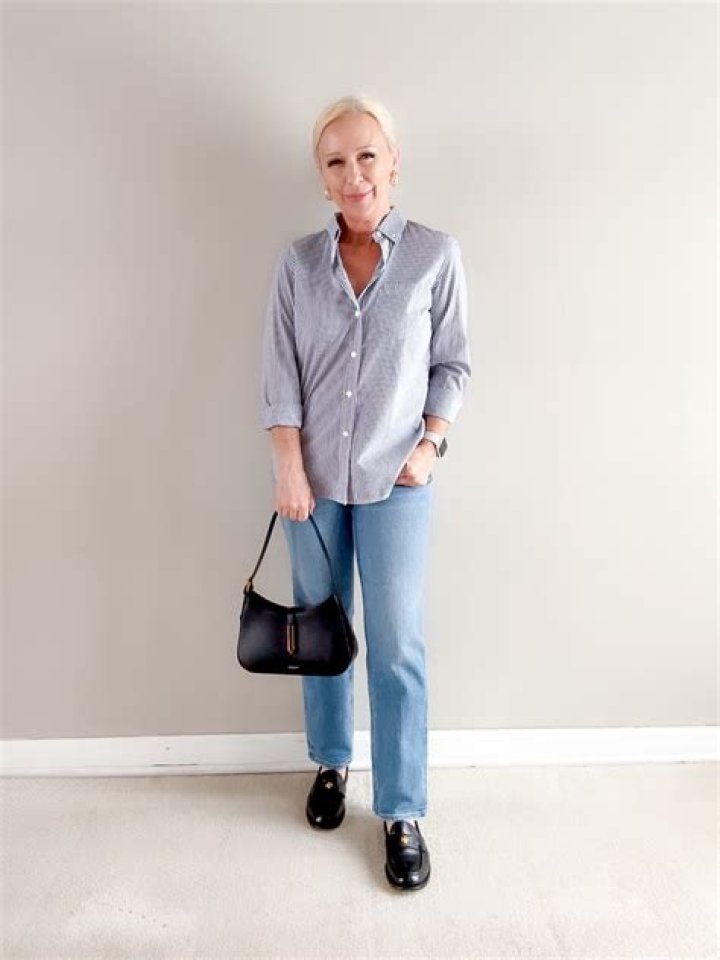 Is it unprofessional to have shirt untucked?