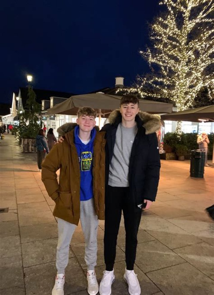 Is Keir Gilchrist related to Evan Peters?