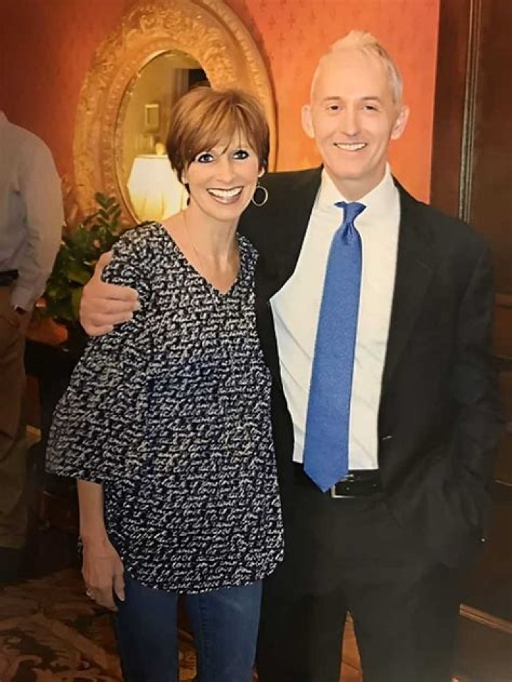 Is Terri Gowdy Married? Meet The News Personality Wife Terri Gowdy & Family