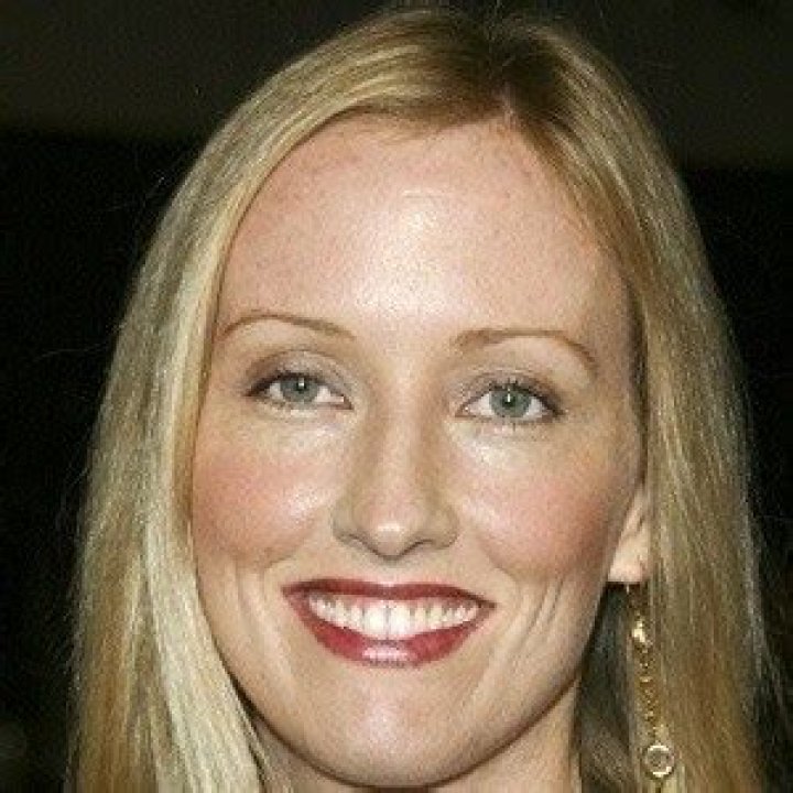 Janel Moloney (TV Actress) - Age, Birthday, Bio, Facts, Family, Net Worth, Height & More