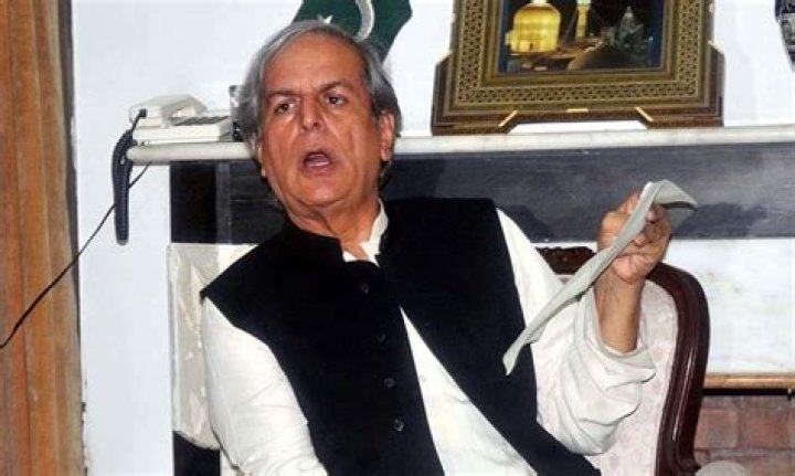 Javed Hashmi (Politician) - Age, Birthday, Bio, Facts, Family, Net Worth, Height & More