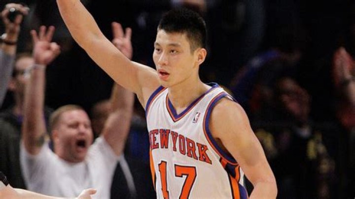Jeremy Lin Reacts To Receiving His "Fat" Raptors Title Ring