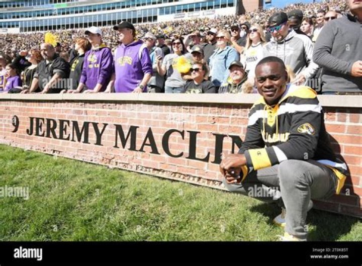 Jeremy Maclin (Football Player) - Age, Birthday, Bio, Facts, Family, Net Worth, Height & More