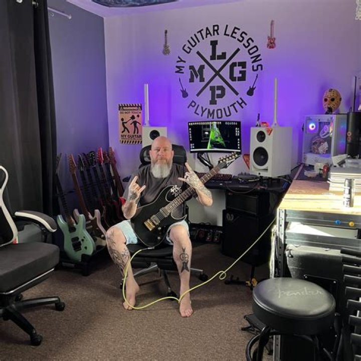 Jerry Horton (Guitarist) - Age, Birthday, Bio, Facts, Family, Net Worth, Height & More