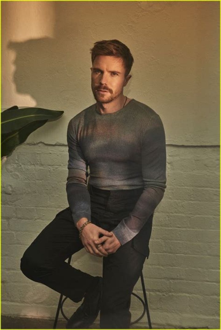 Joe Dempsie Biography, Age, Height, Wife, Net Worth, Family