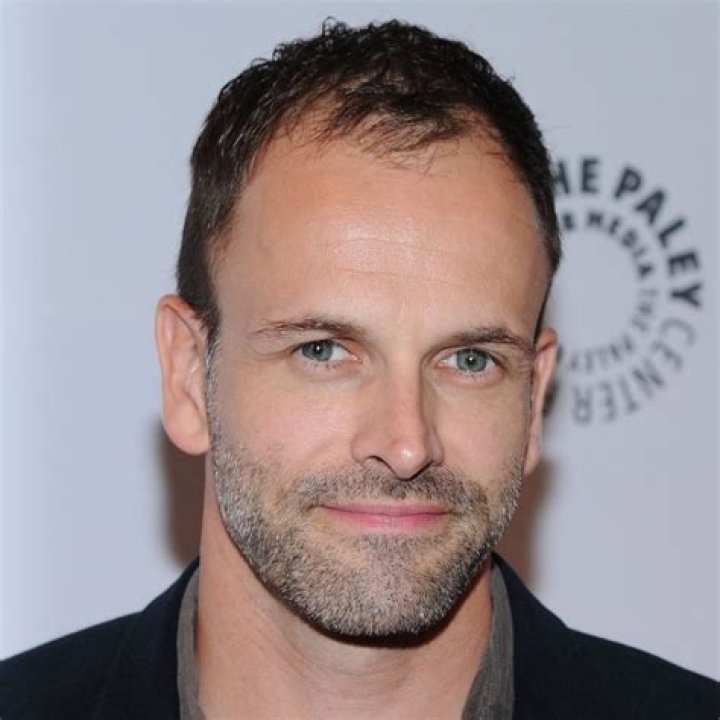 Jonny Lee Miller (TV Actor) - Age, Birthday, Bio, Facts, Family, Net Worth, Height & More