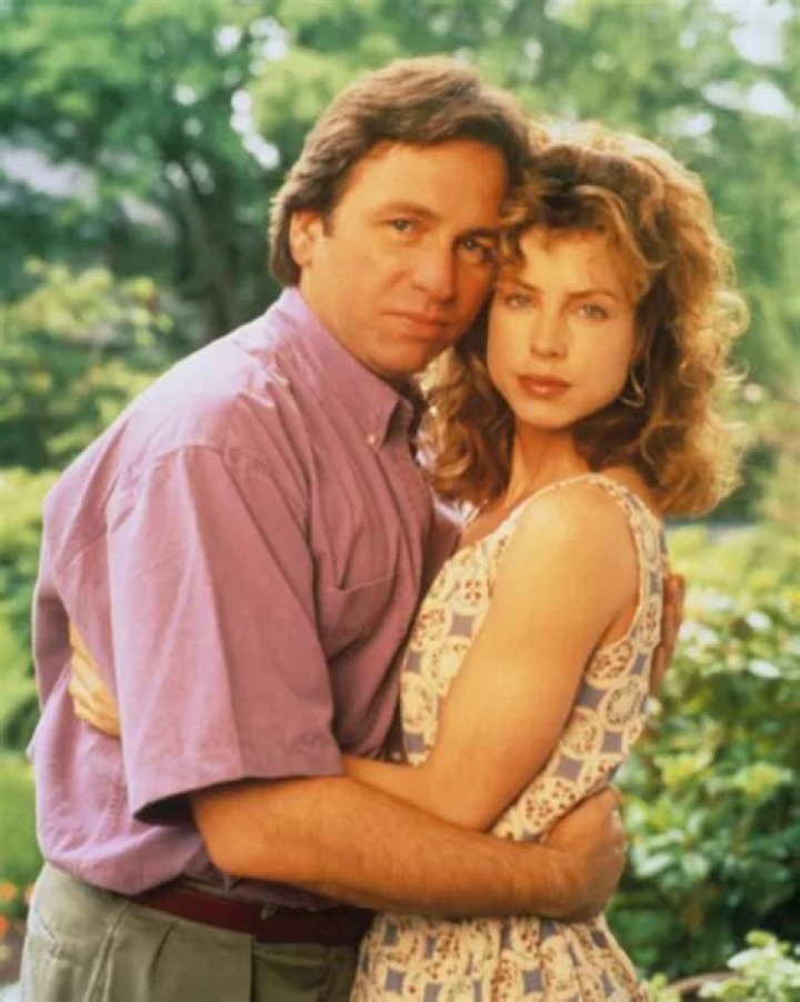 Julianne Phillips Biography, Age, Height, Husband, Net Worth, Family