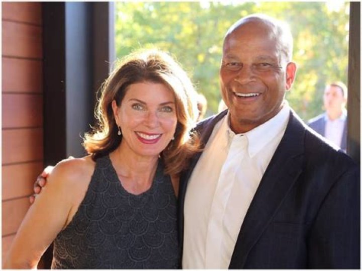 Julie Ronnie Biography, Age, Height, Husband, Net Worth, Family