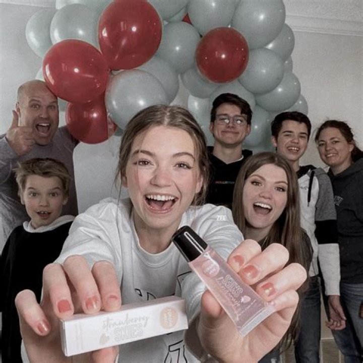 JustJordan33 Bio, Wiki, Age, Height, Boyfriend, Family, Tik Tok, Youtube, Slimeand Net Worth