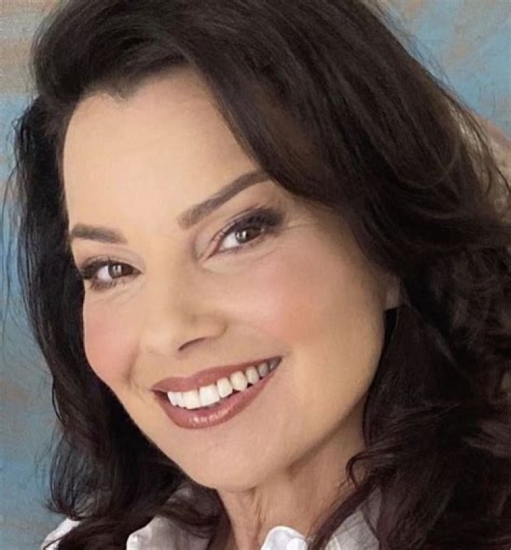 Karen Parker (Blogger) - Age, Birthday, Bio, Facts, Family, Net Worth, Height & More