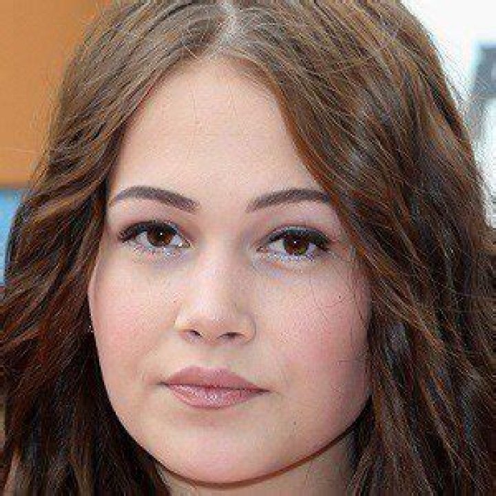 Kelli Berglund (TV Actress) - Age, Birthday, Bio, Facts, Family, Net Worth, Height & More