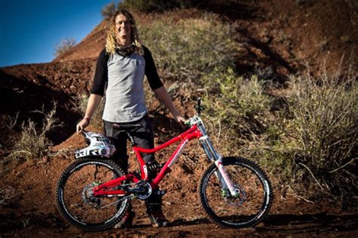 Kelly McGarry (Mountain Biker) - Age, Birthday, Bio, Facts, Family, Net Worth, Height & More
