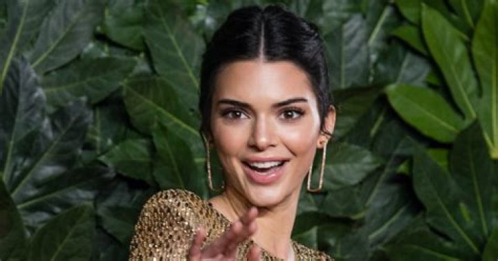 Kendall Jenner Recently Tried Twix for the First Time and Her Reaction Was All of Us: ‘This Is Really Good’