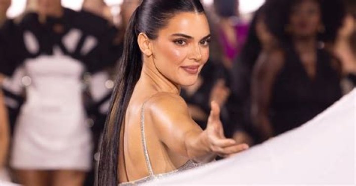 Kendall Jenner Shows Off Bikini Pics On IG After Celebrating NYE With Bad Bunny