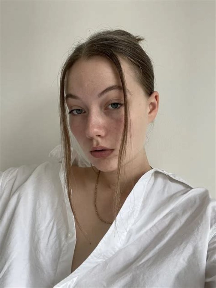 Kendra Wilkinson Calls Out “Sick F–ks” on Instagram Who Claim She Sexualized Her Daughter