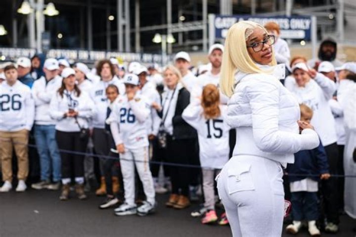 Kevin James Meme & Throwback Twerking Triller Leave Sexyy Red Speechless