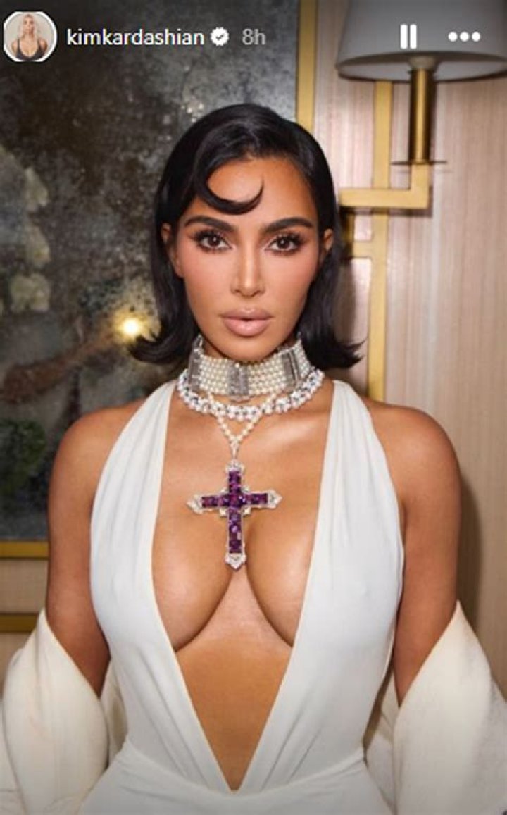 Kim Kardashian Wears Her Lip Ring Again at an Event to Honor ‘KUWTK’ Producer