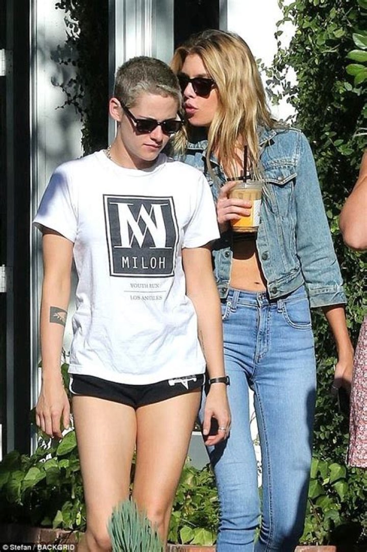 Kristen Stewart Responds After Nude Photos With Girlfriend Stella Maxwell Surface!