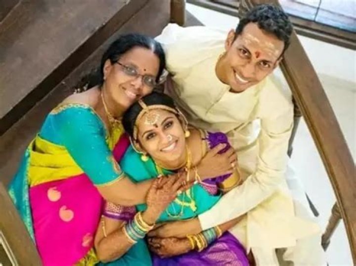 Lakshmi Priyaa Chandramouli Biography, Age, Height, Husband, Net Worth, Family