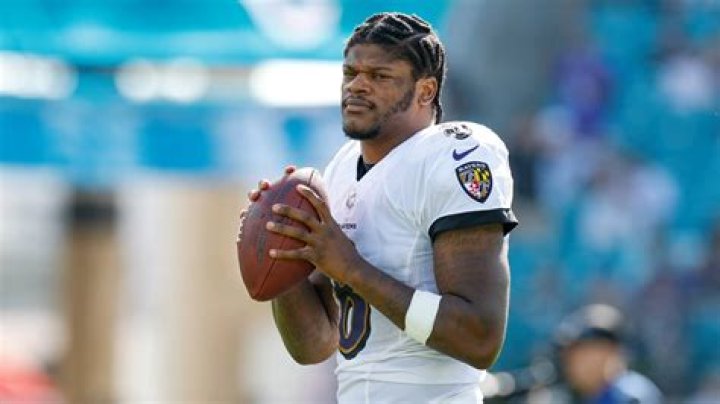 Lamar Jackson (Football Player) - Age, Birthday, Bio, Facts, Family, Net Worth, Height & More
