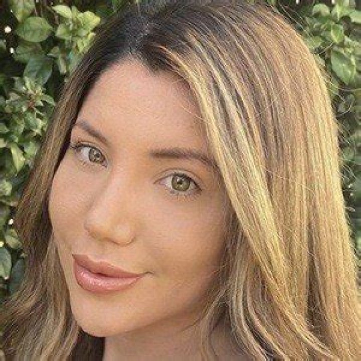 Laura Mellado (Blogger) - Age, Birthday, Bio, Facts, Family, Net Worth, Height & More