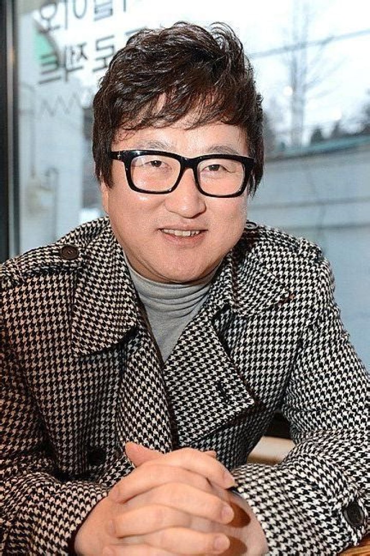 Lee Hwan-kyung Biography, Age, Height, Wife, Net Worth, Family