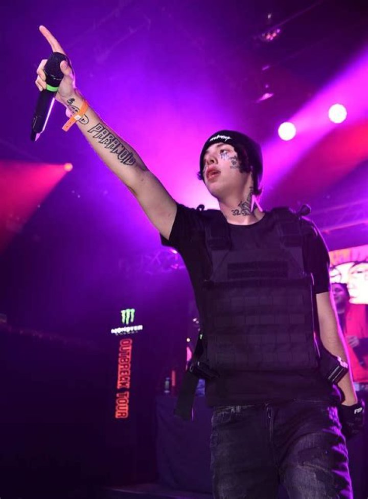 Lil Xan Posts Tribute To 6 Dogs: "Rest In Peace To A Real Legend"