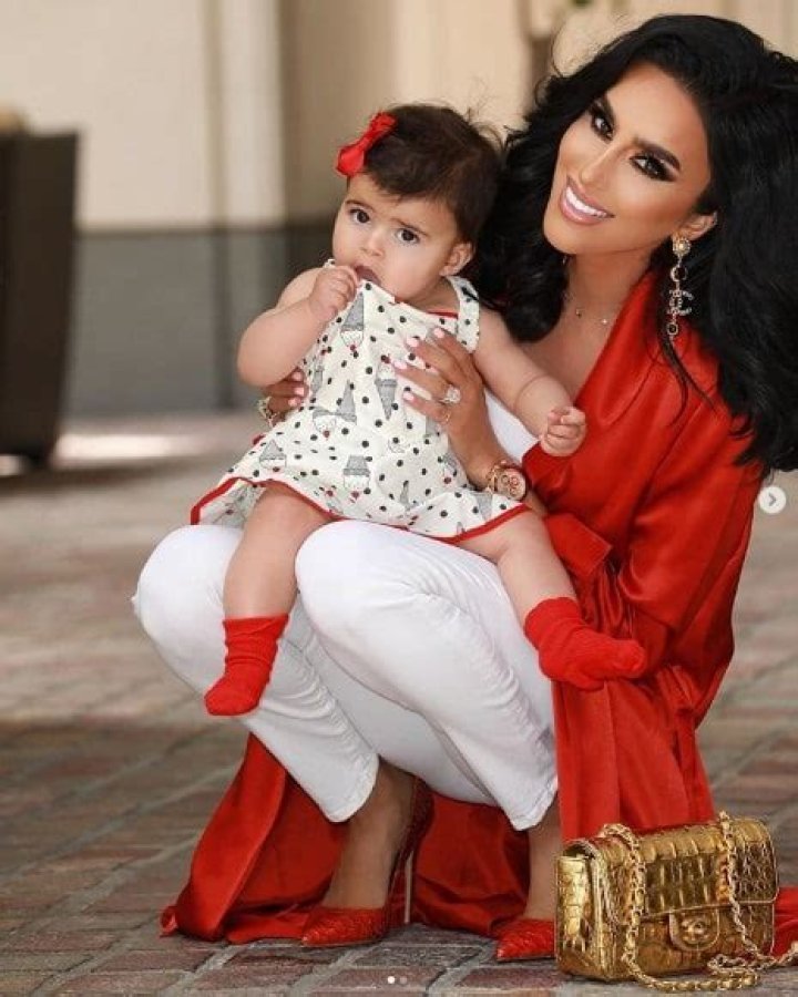 Lilly Ghalichi (Model) Bio, Age, Spouse, Daughter, Height, Weight, Career, Husband, Net Worth, Facts