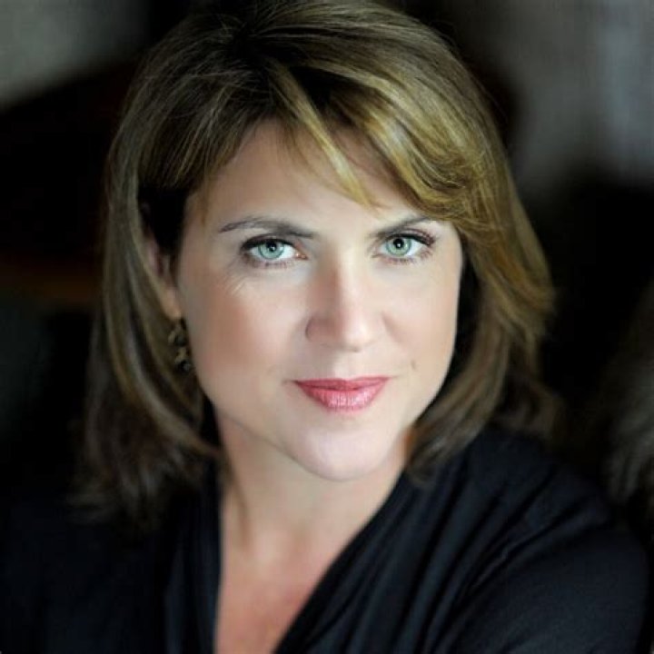 Lisa Gardner Biography, Age, Height, Husband, Net Worth, Family