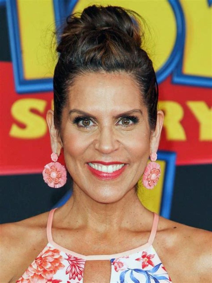 Lori Alan (Voice Actress) - Age, Birthday, Bio, Facts, Family, Net Worth, Height & More