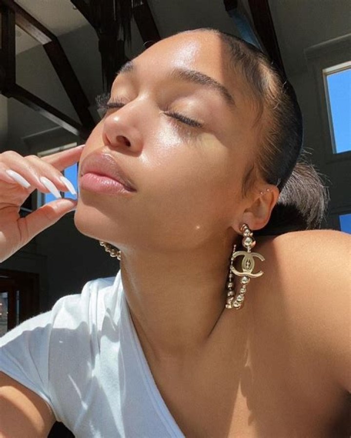 Lori Harvey’s Makeup-Free Skin Is Glossy and Glazed! See Her Gorgeous No-Makeup Photos