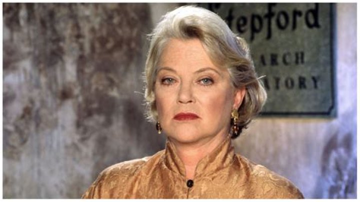 Louise Fletcher (Movie Actress) - Age, Birthday, Bio, Facts, Family, Net Worth, Height & More