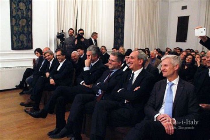 Luca Maestri Biography, Age, Height, Wife, Net Worth, Family