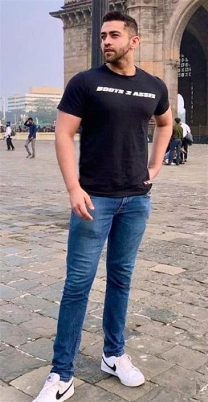 Mahir Pandhi (Model) - Umur, Ulang Tahun, Bio, Fakta, Keluarga, Kekayaan Bersih, Tinggi Badan & Lainnya