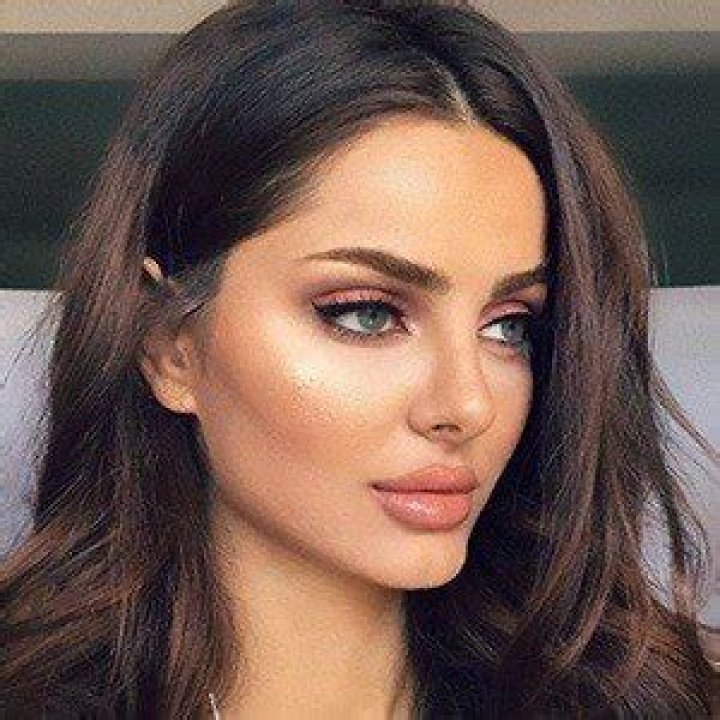 Mahlagha Jaberi (Instagram Star) - Age, Birthday, Bio, Facts, Family, Net Worth, Height & More