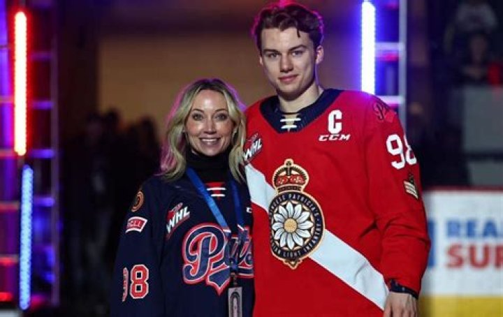 Mama’s Boy at HeartJared Leto Gushes About His Mom — and the World Swoons