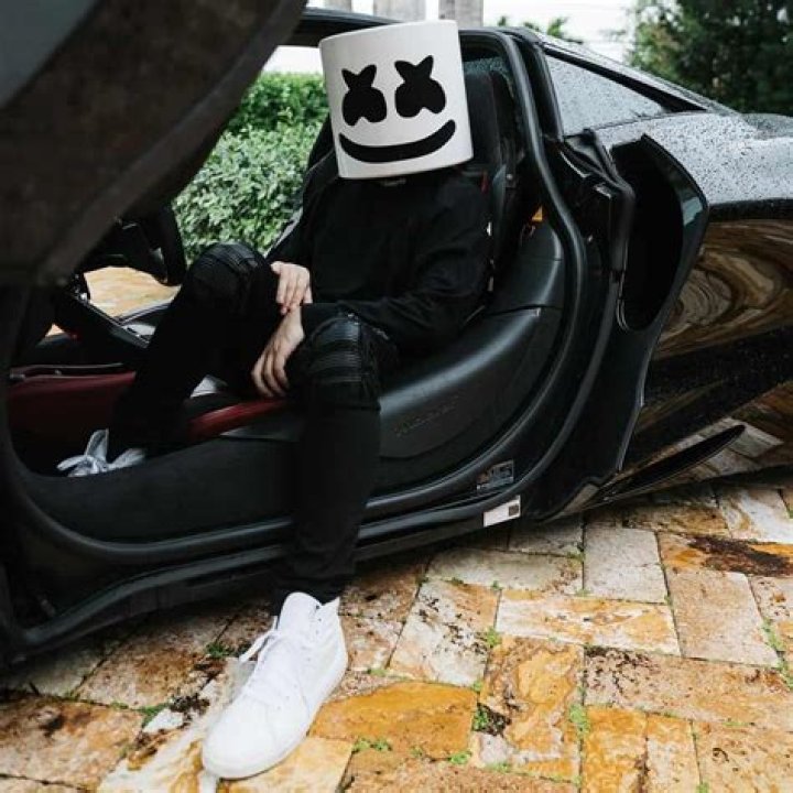 Marshmello (DJ) Face, Wiki, Biography, Age, Height, Weight, Girlfriend, Net Worth, Family