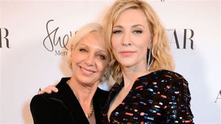 Mary Greenwell (Makeup Artist) - Age, Birthday, Bio, Facts, Family, Net Worth, Height & More