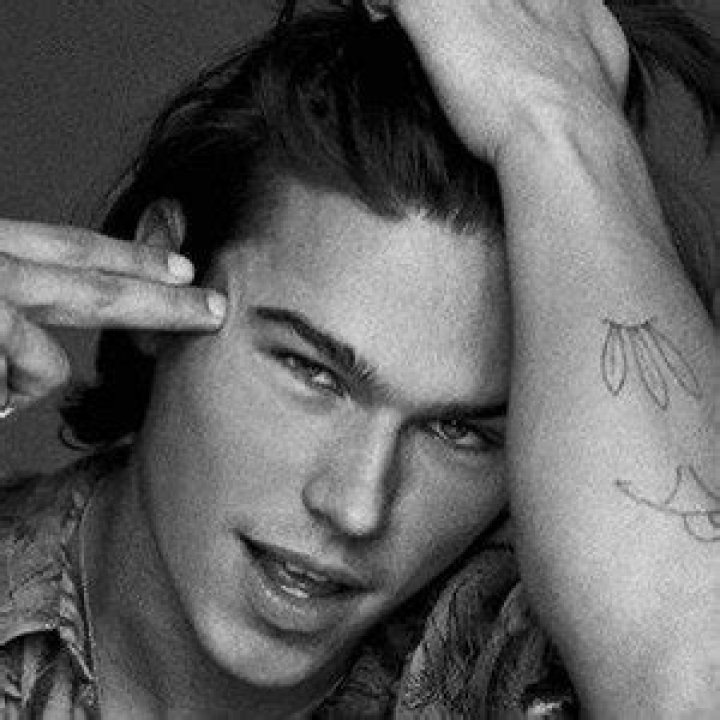 Max Henhappel (Model) - Age, Birthday, Bio, Facts, Family, Net Worth, Height & More