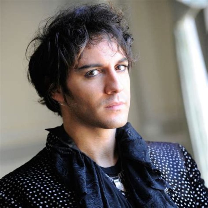 Mikelangelo Loconte (Chanteur de rock) - Âge, anniversaire, biographie, faits, famille, valeur nette, taille et plus