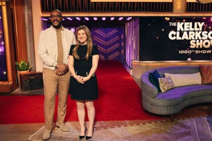 Miss Independent! Kelly Clarkson’s Total Transformation Over the Years: Photos