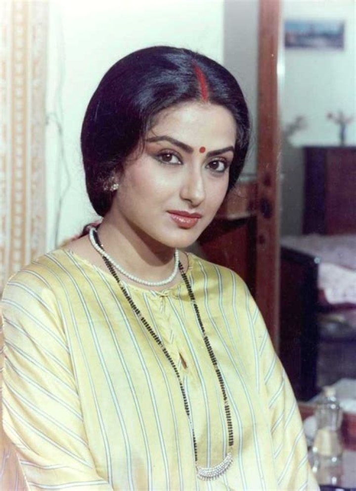 Moushumi Chatterjee (Movie Actress) - Age, Birthday, Bio, Facts, Family, Net Worth, Height & More