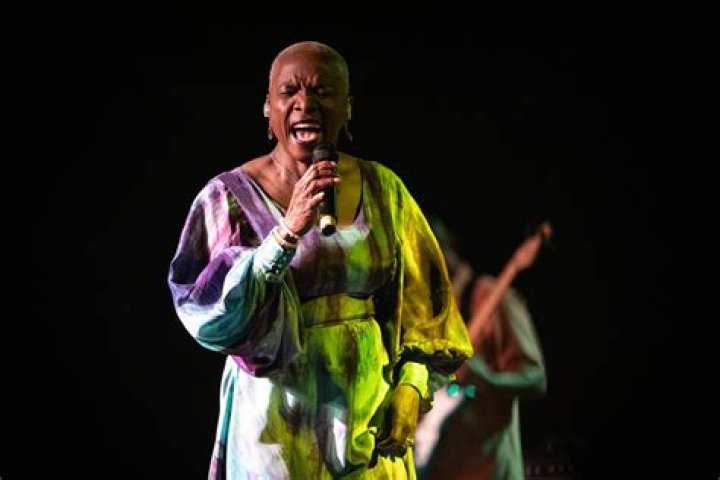 Natalie Cole (Jazz Singer) - Age, Birthday, Bio, Facts, Family, Net Worth, Height & More