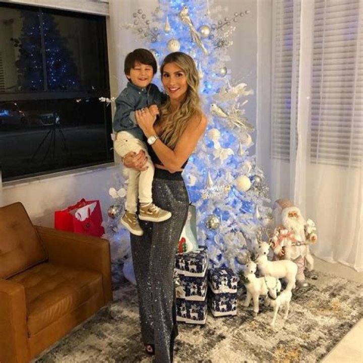 Natasha Araos De Miranda (Instagram Star) - Age, Birthday, Bio, Facts, Family, Net Worth, Height & More